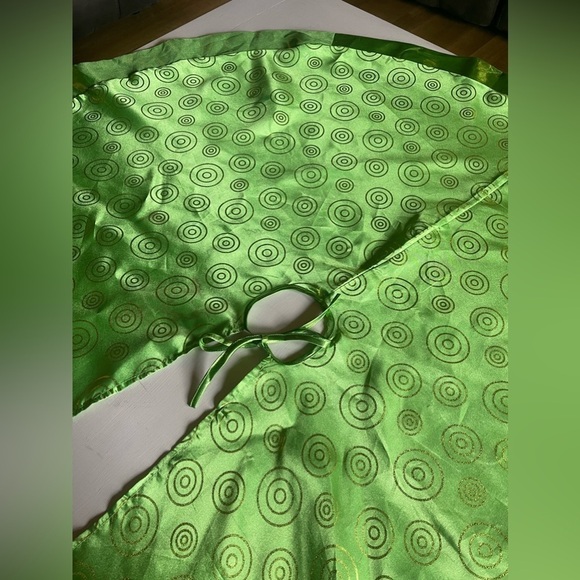 Christmas Tree Skirt Green Gold Circles Green Shiny 4 foot Diameter Retro - Picture 1 of 6